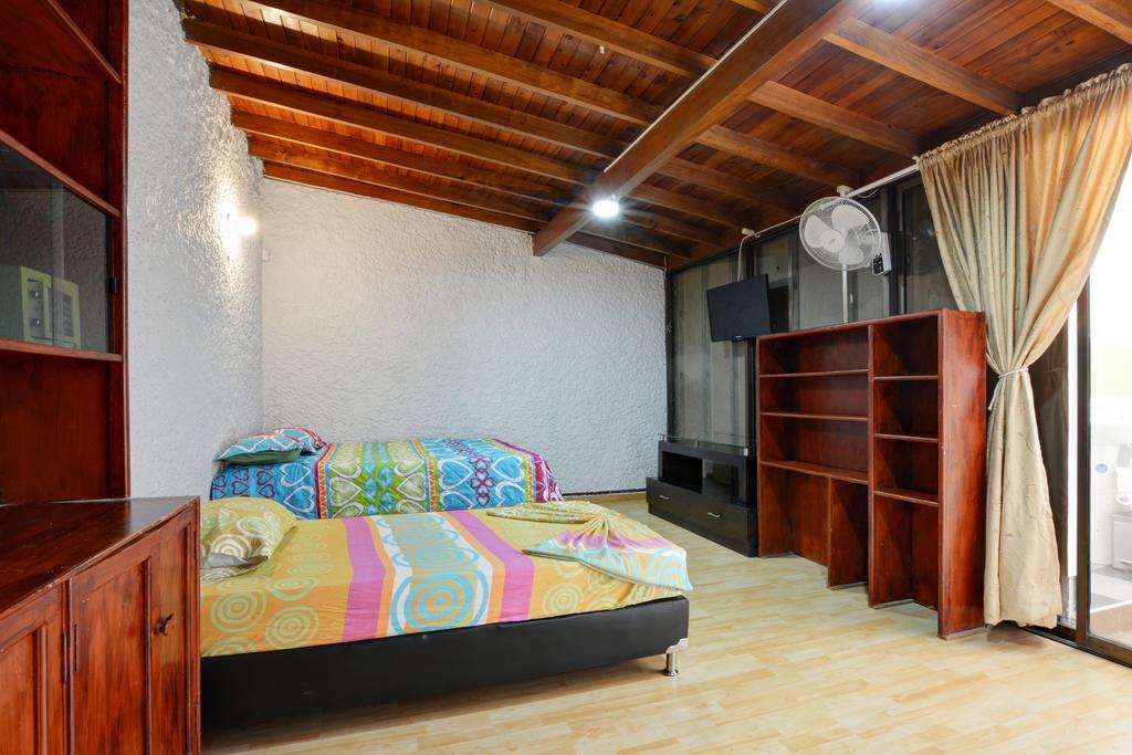 Casa Grande Grupos Siete Big House 7 Bedrooms Сasa de vacaciones Medellín