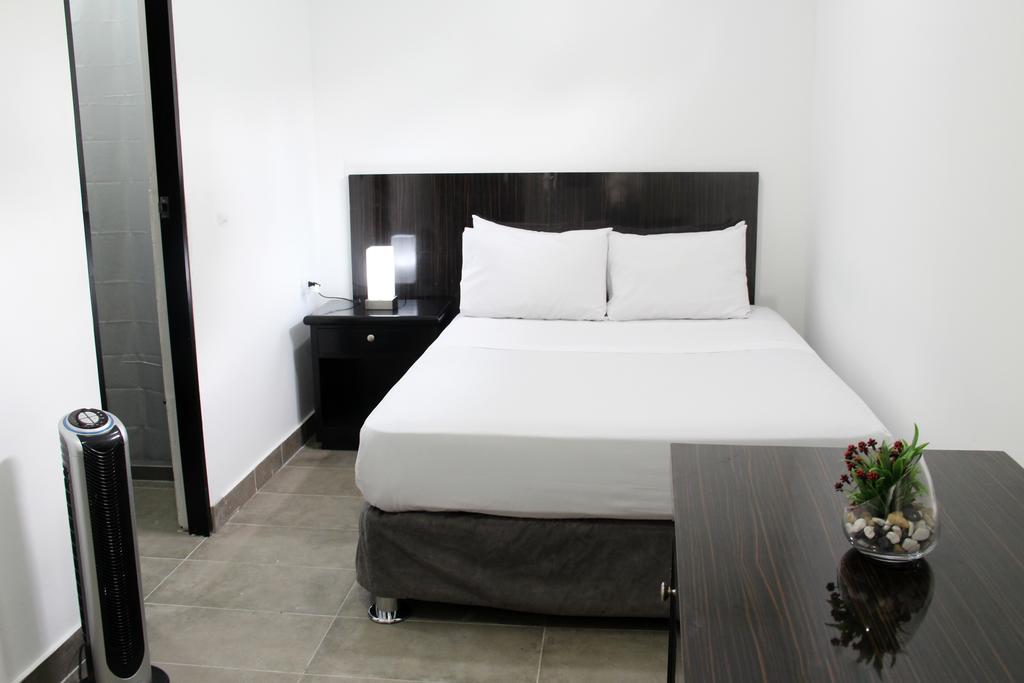 Lleras Hotel 2*