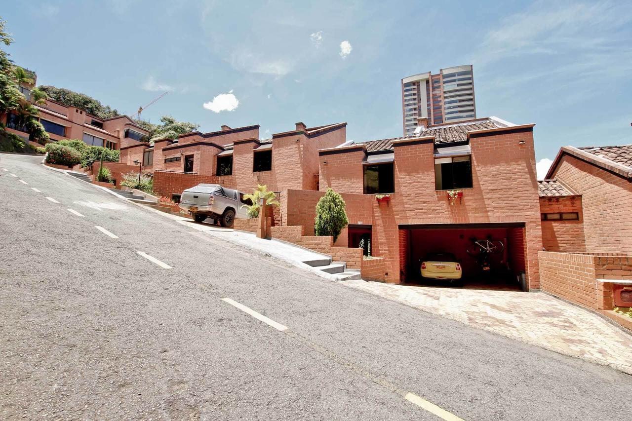 Porton De La Colina Medellín