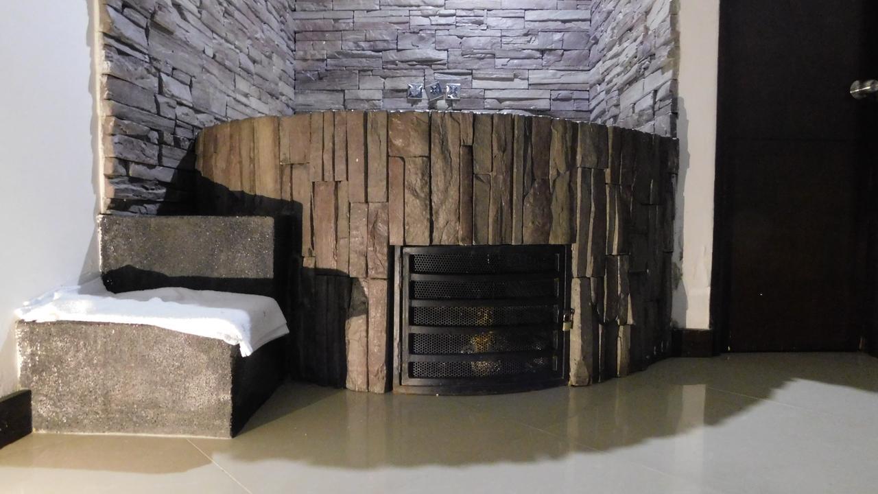 Hotel Kong 2*