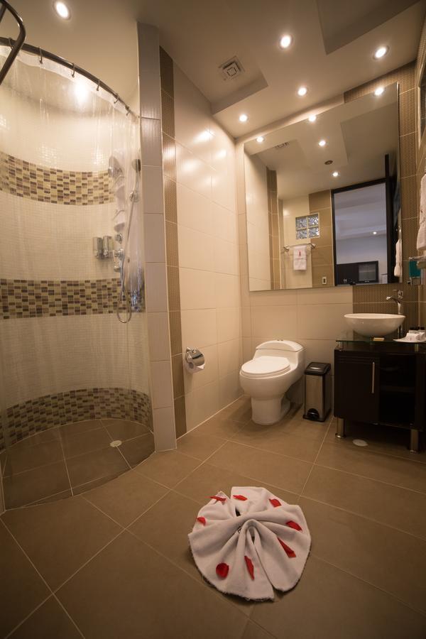 Hotel 33