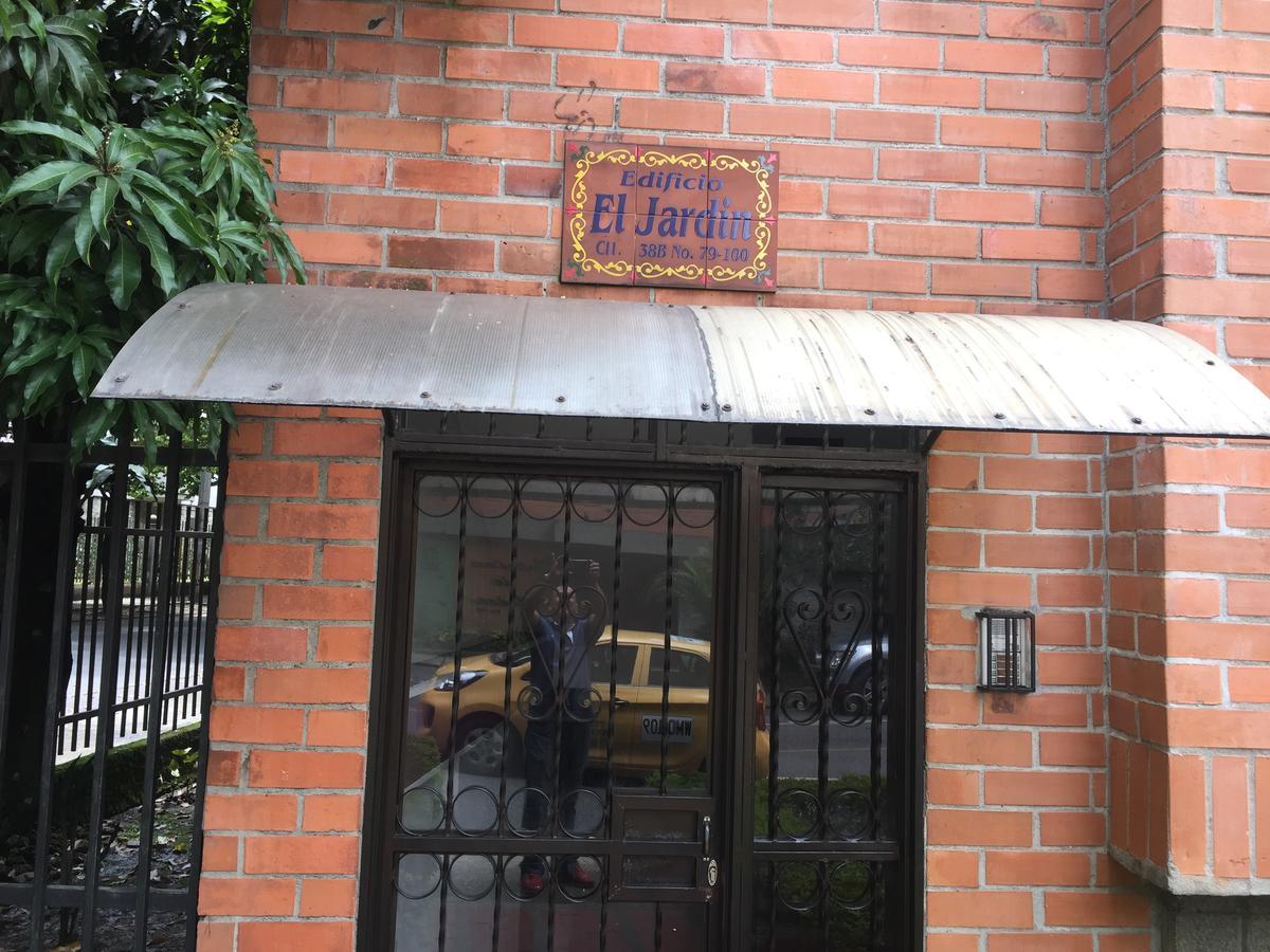 Apartamento Excelente, Moderno, Amoblado Y Bien Ubicado En Laureles,