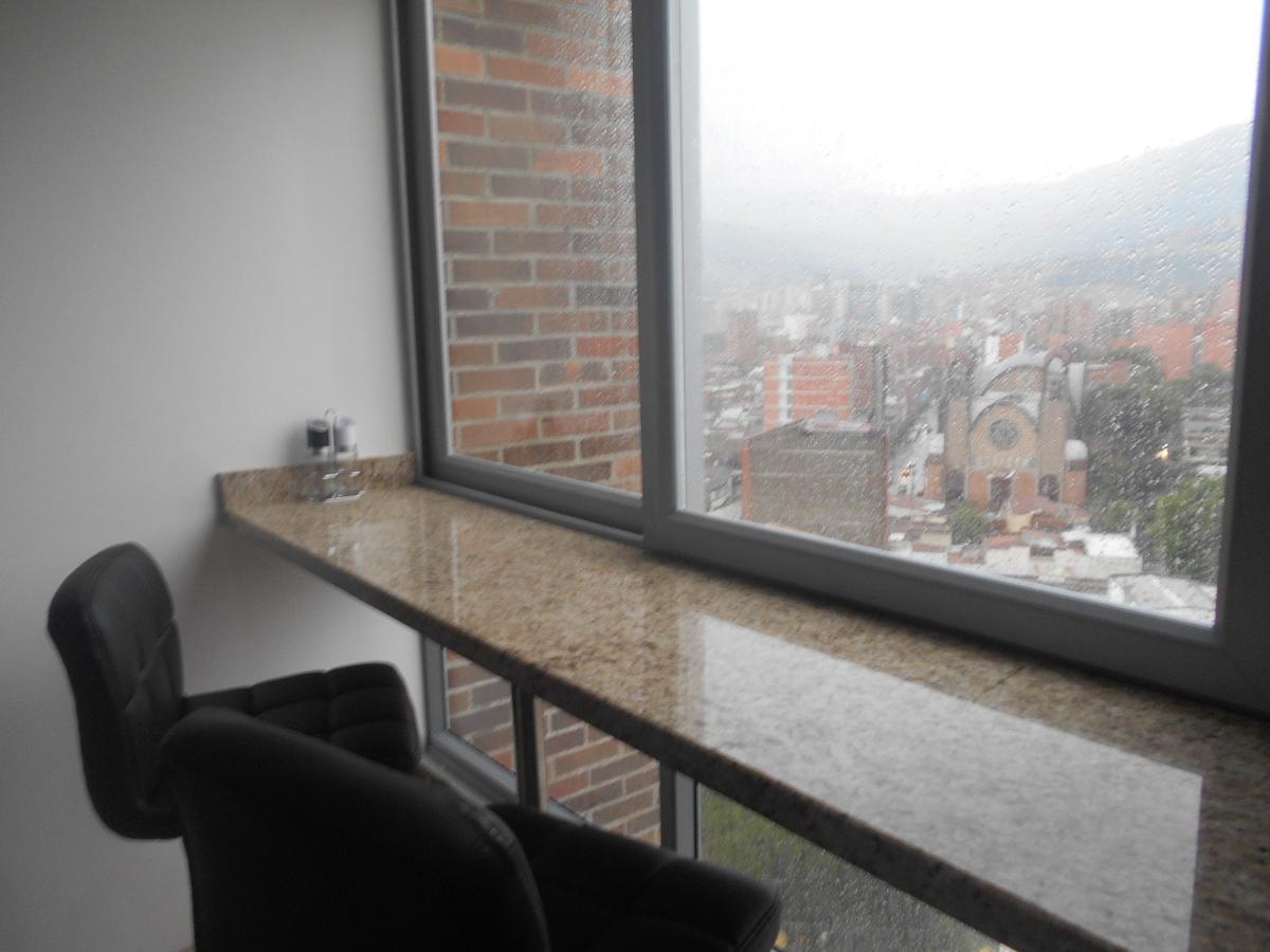 Apartasuites Av *