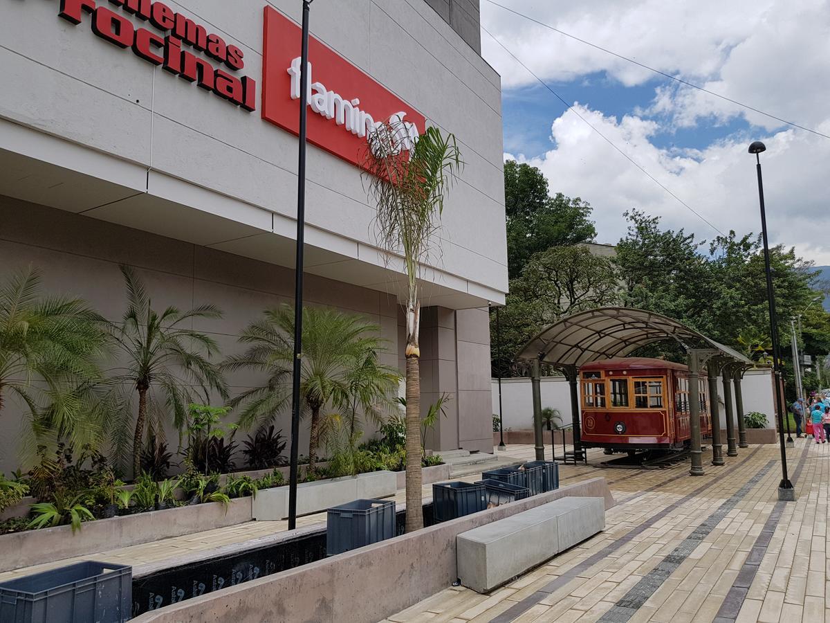 Tranvia- Mall La