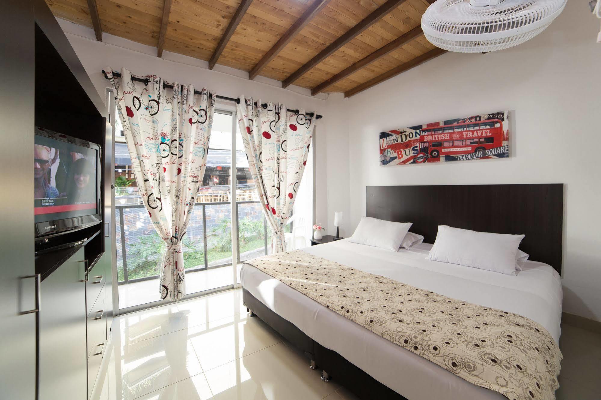 Lleras Hotel 2*