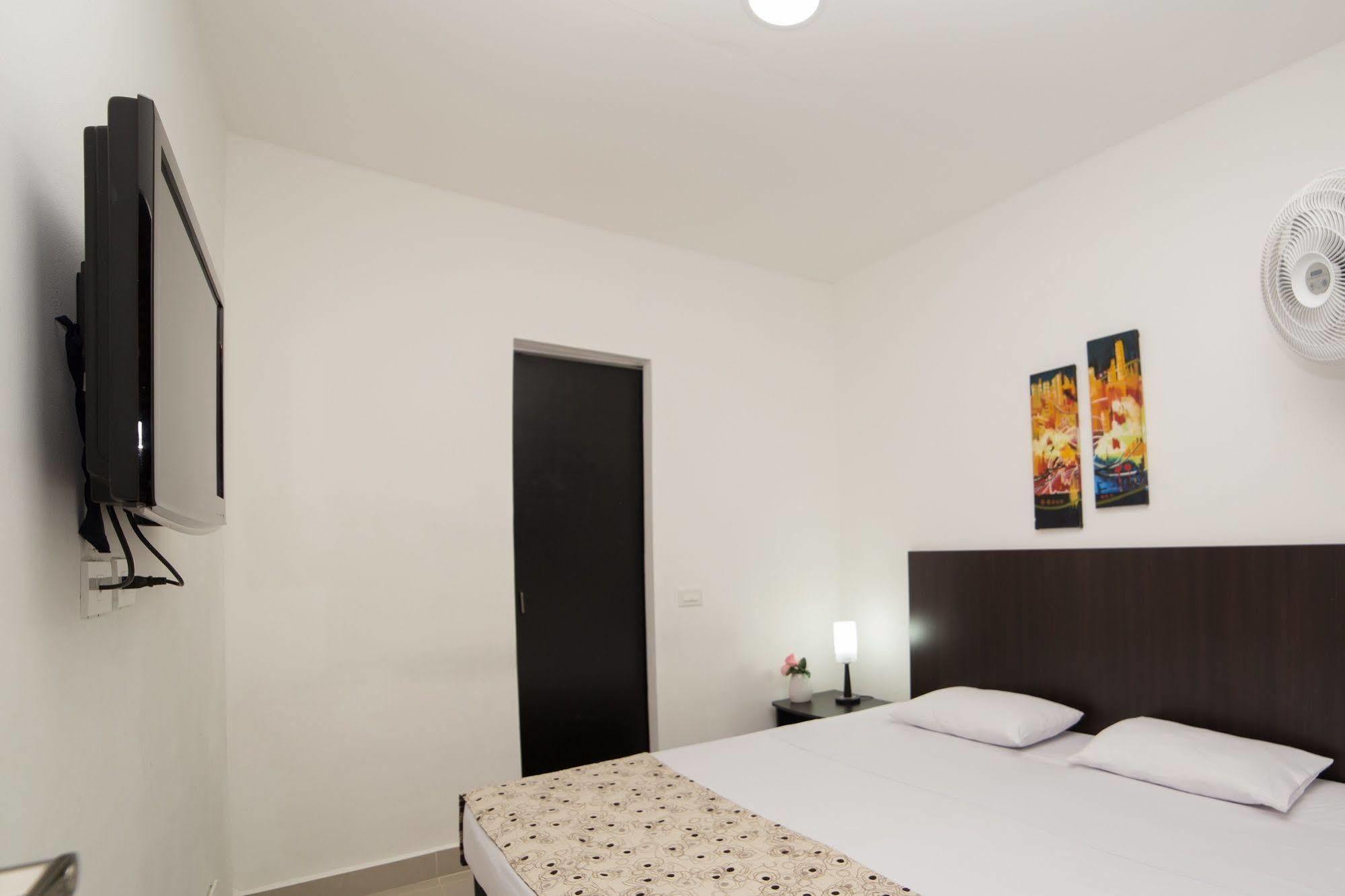 Lleras Hotel 2*