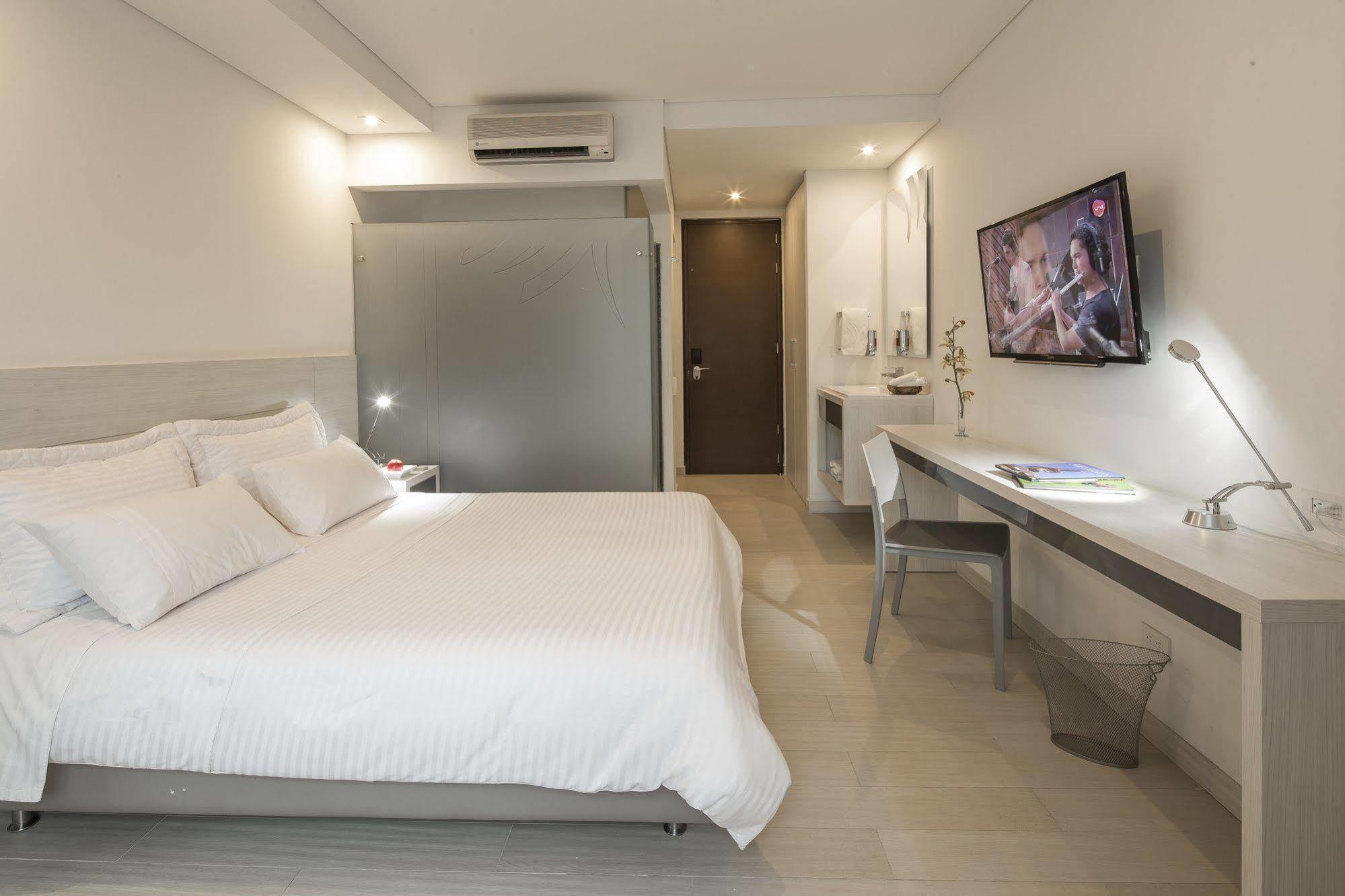 Dix 4* Medellín