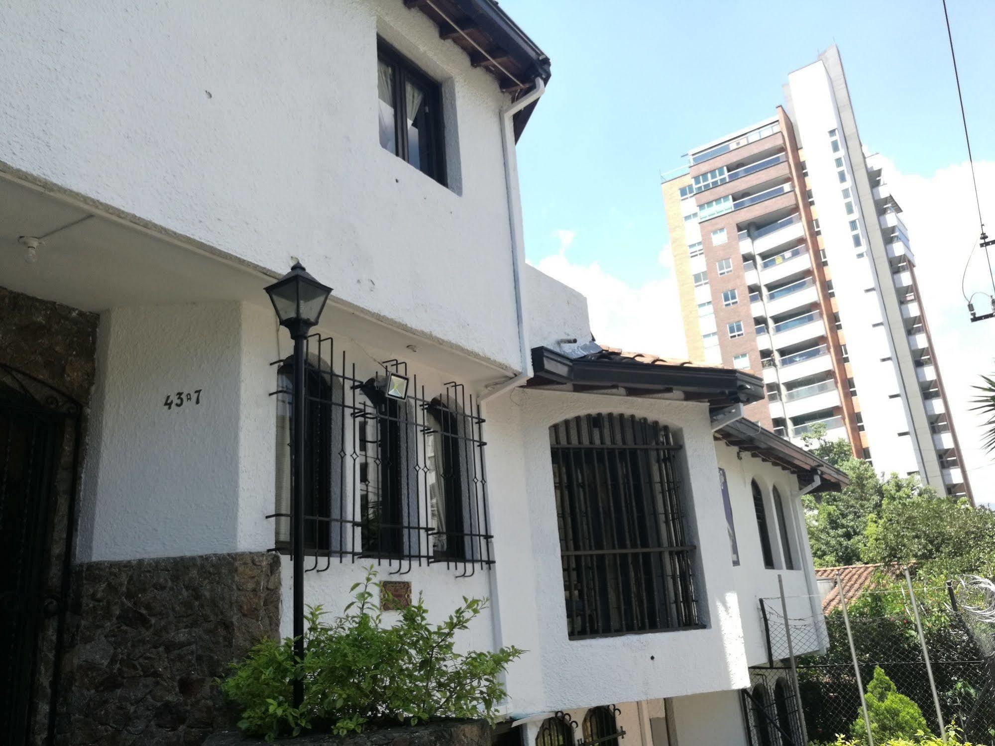 Ayenda Habana Vieja 1221 Medellín