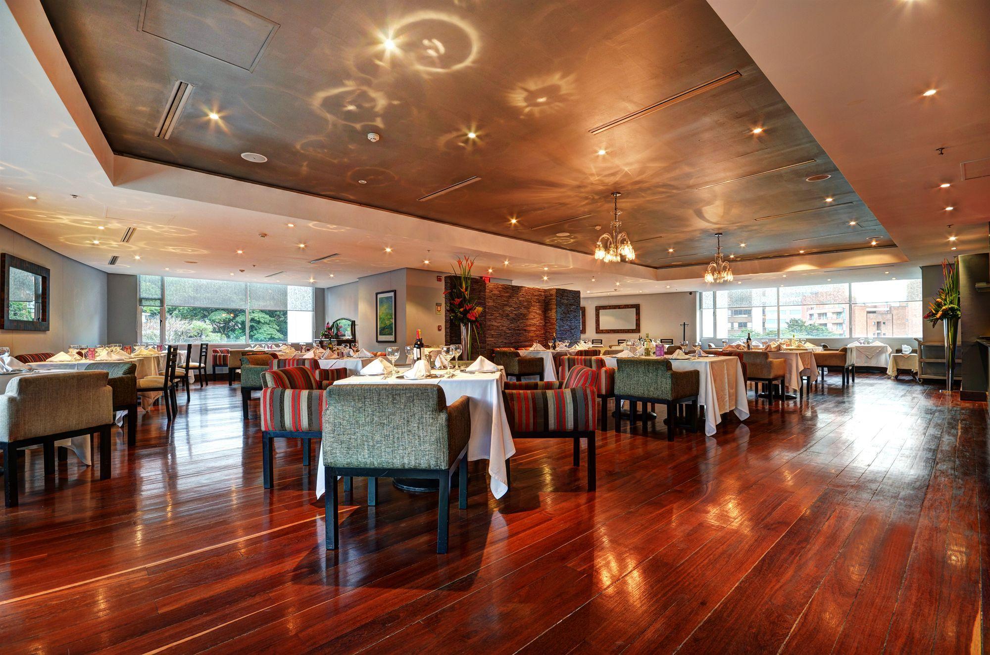 San Fernando Plaza 5* Medellin