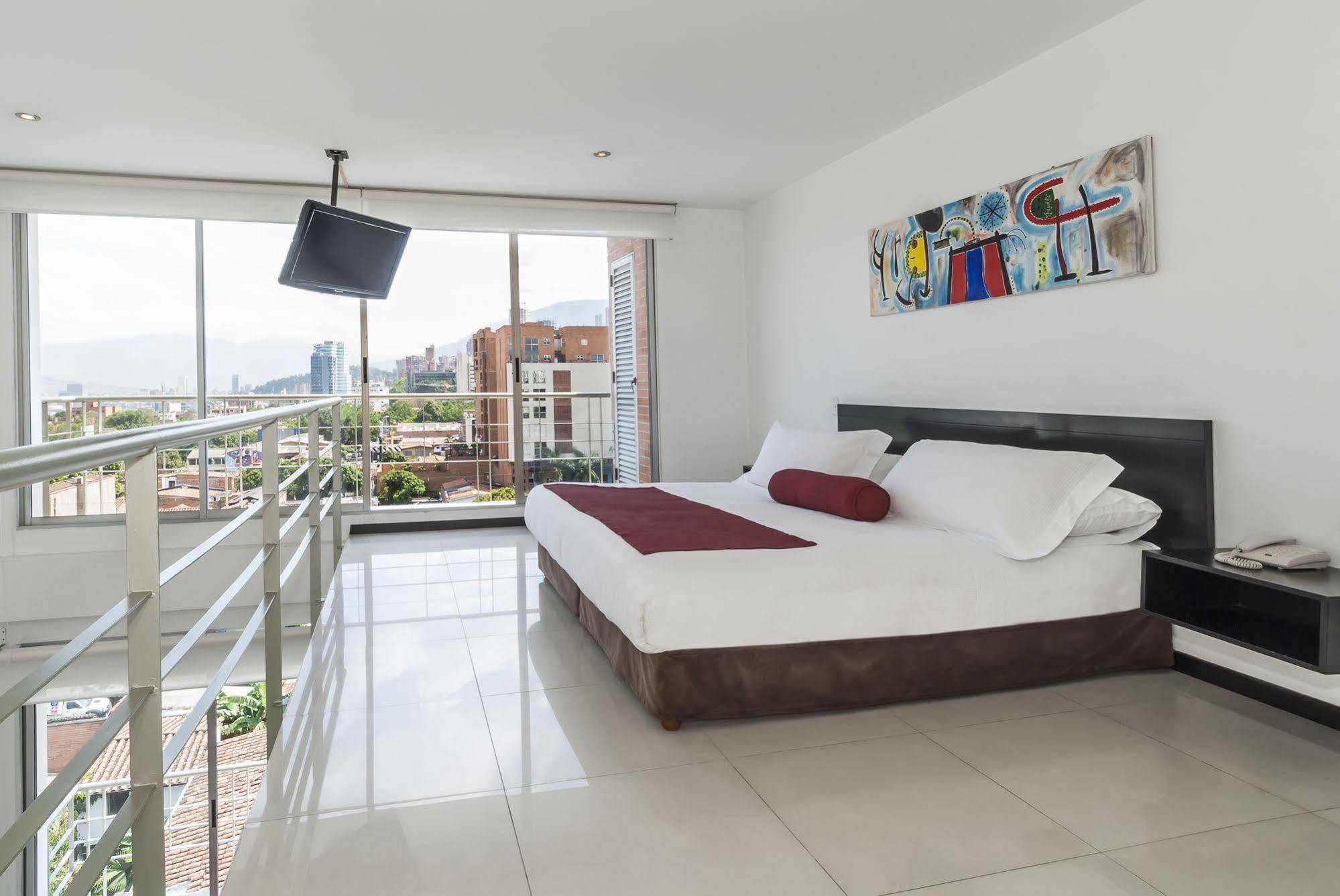 Travelers Orange 4*