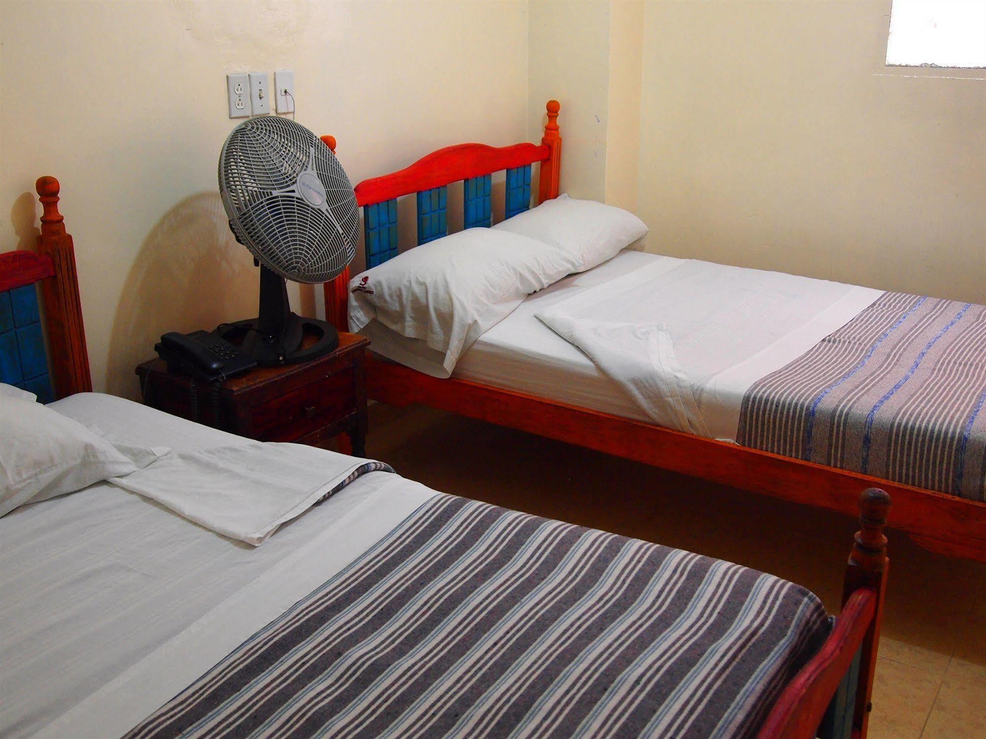 Conquistadores Hotel *