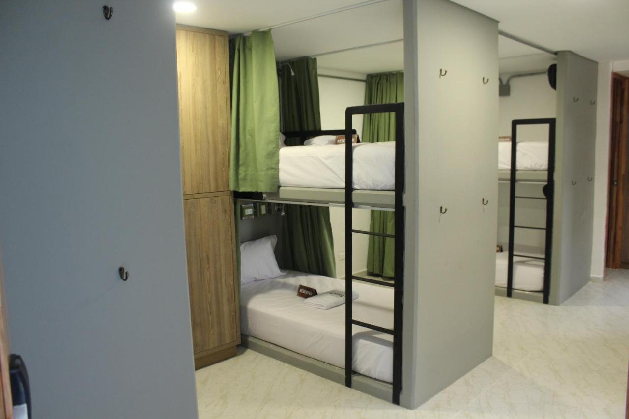 Los Patios Suites Hostal *