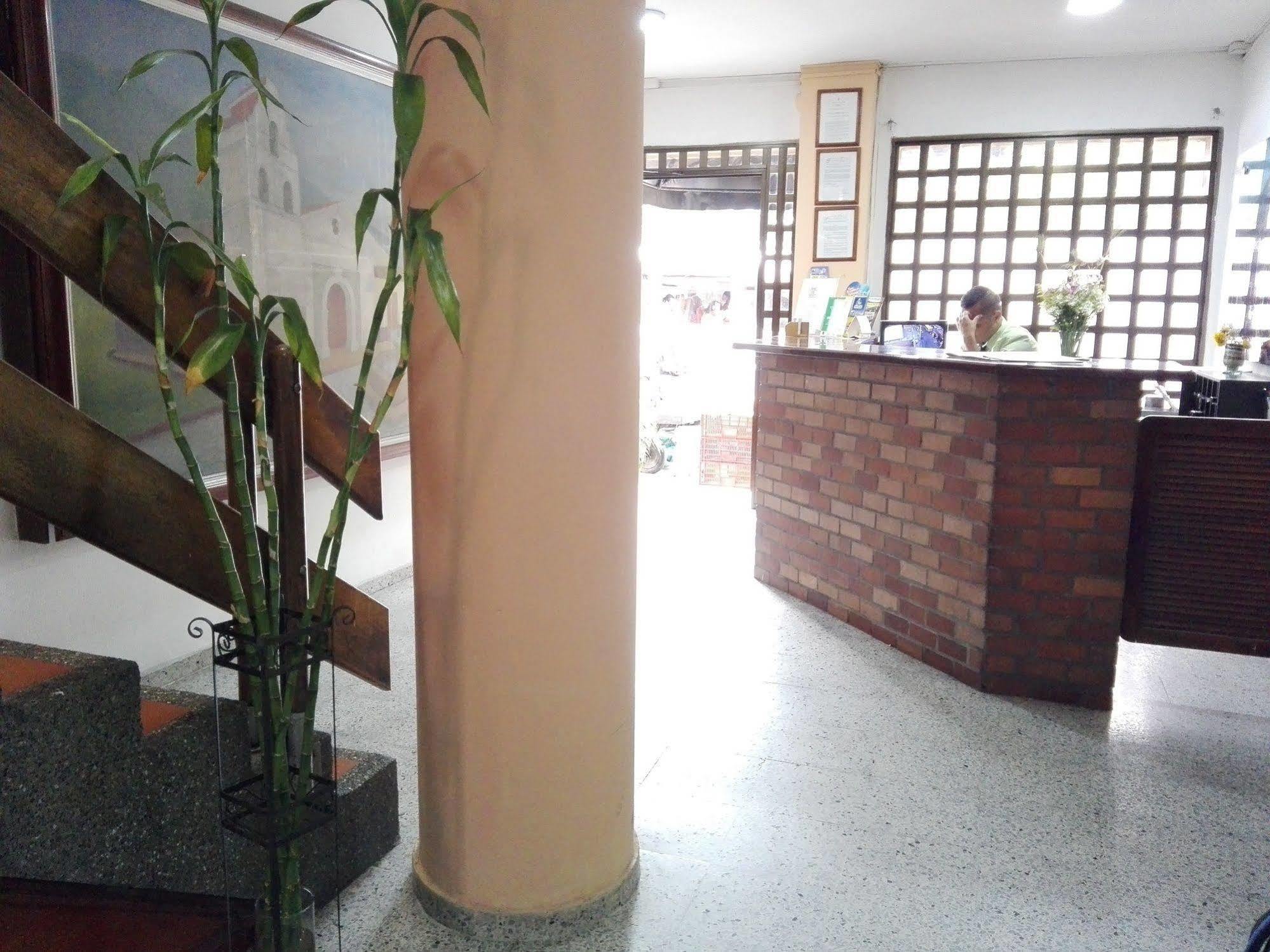 Hotel Metro 3*