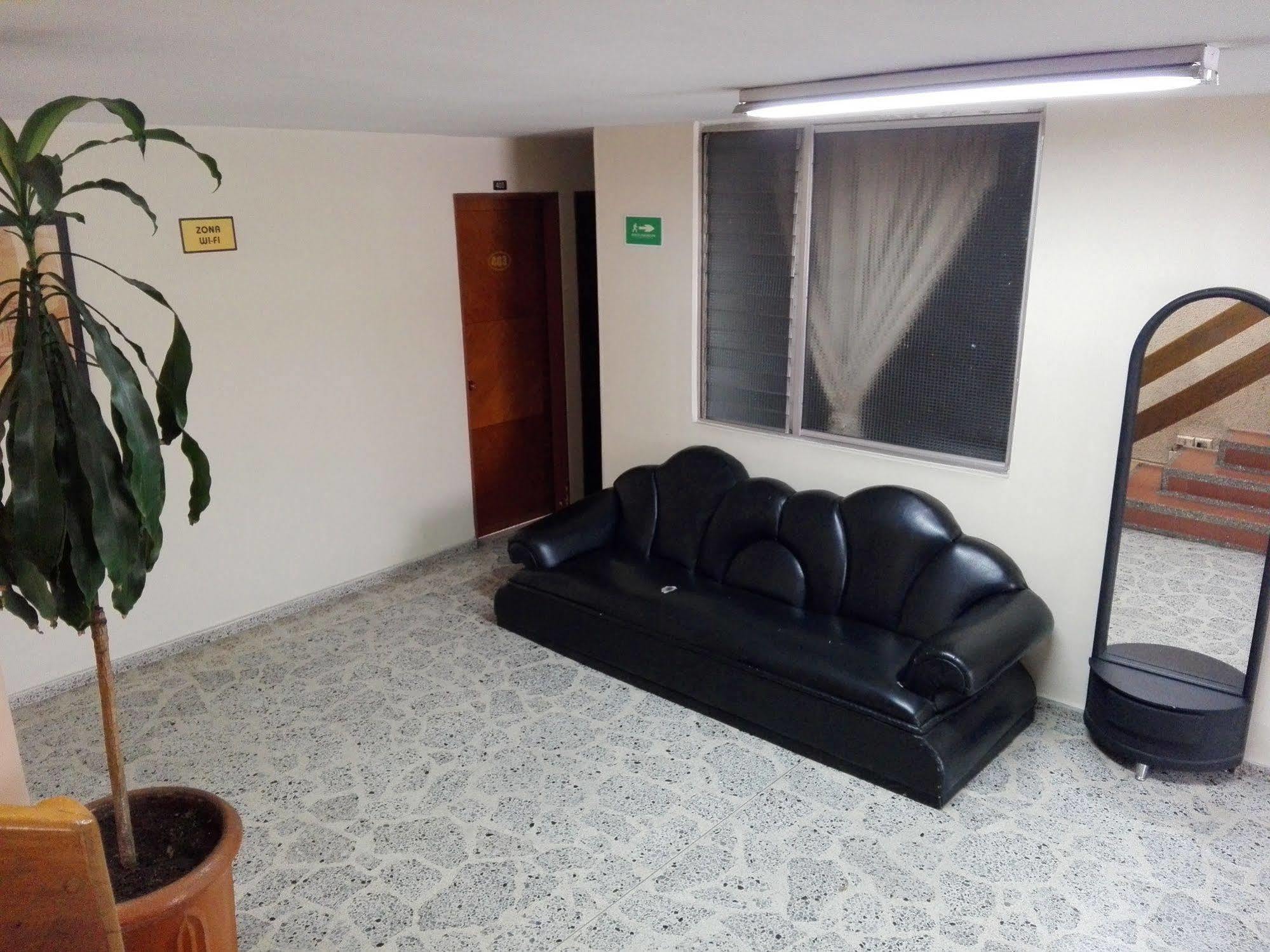 Hotel Metro 3*
