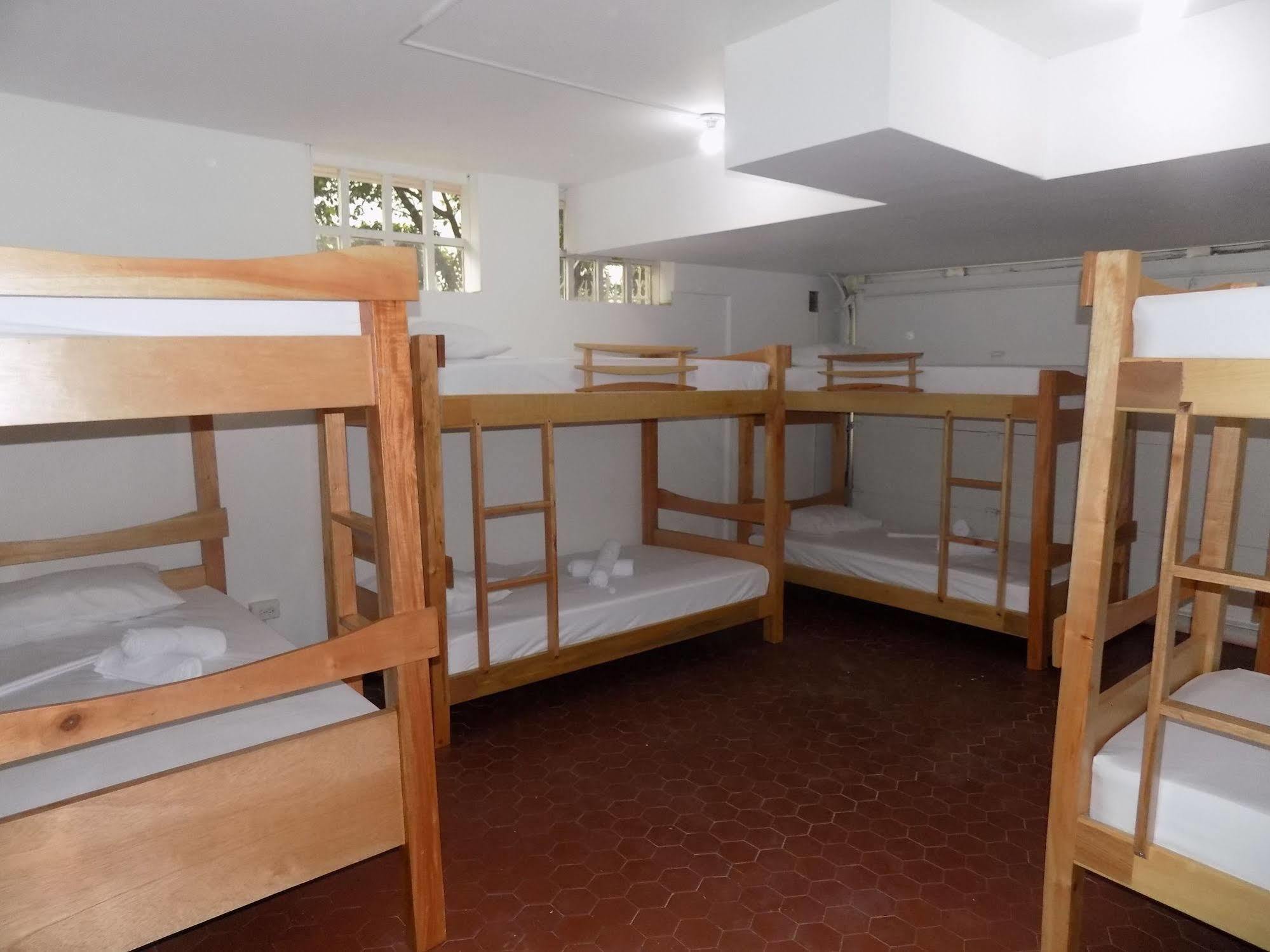 Art City Hostal *
