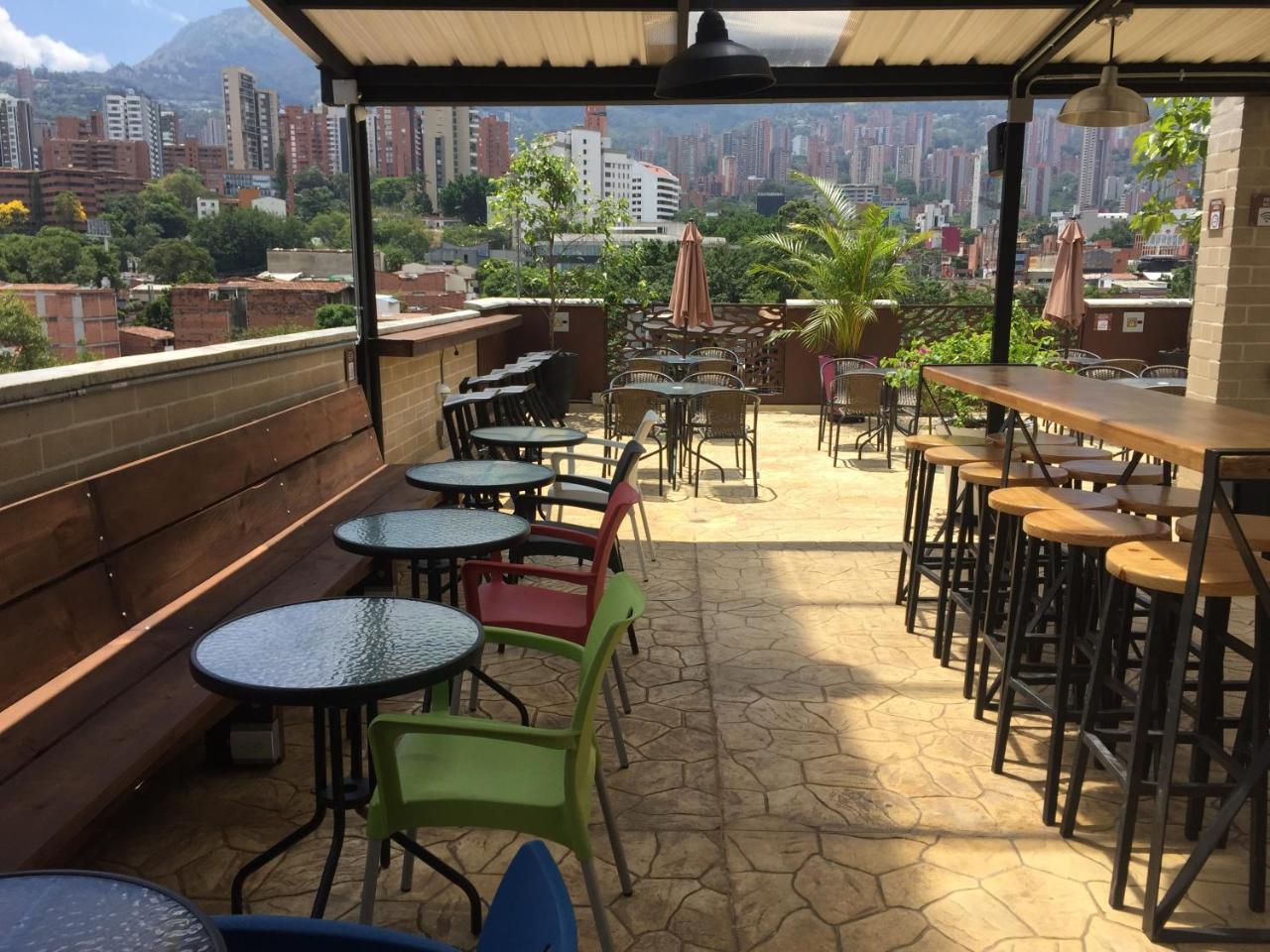 Los Patios Suites Hostal