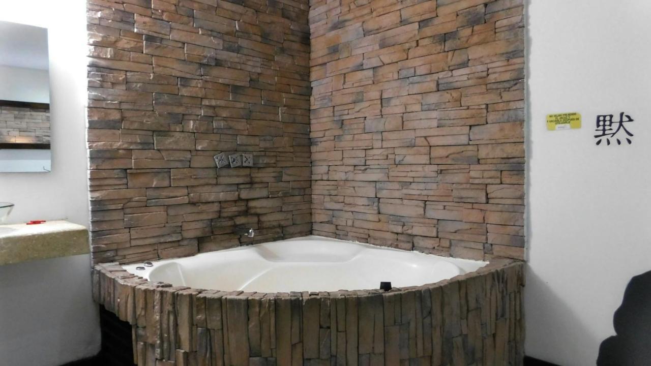 Hotel Kong 2*