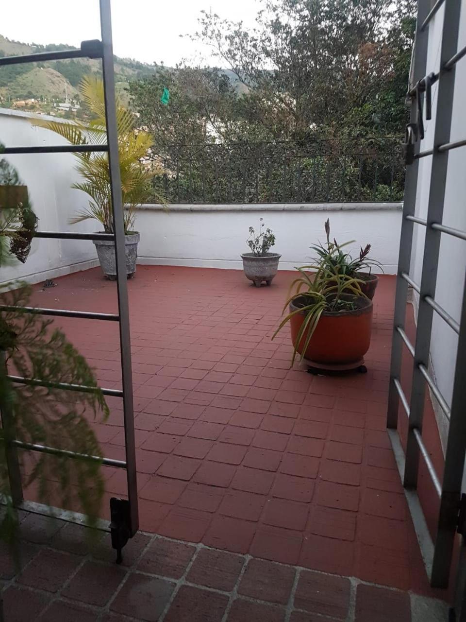 Casa Entera-cerca A Mall La Y Estacion De Tranvia *