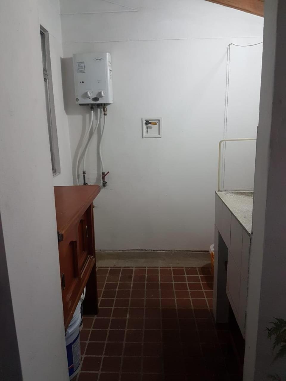 Casa Entera-cerca A Mall La Y Estacion De Tranvia * Medellin