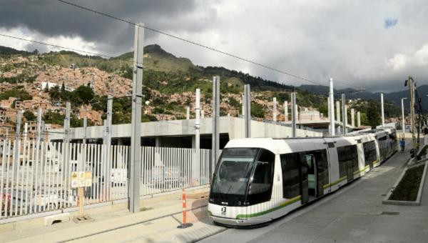 Holiday home Casa Entera-cerca A Mall La Y Estacion De Tranvia *