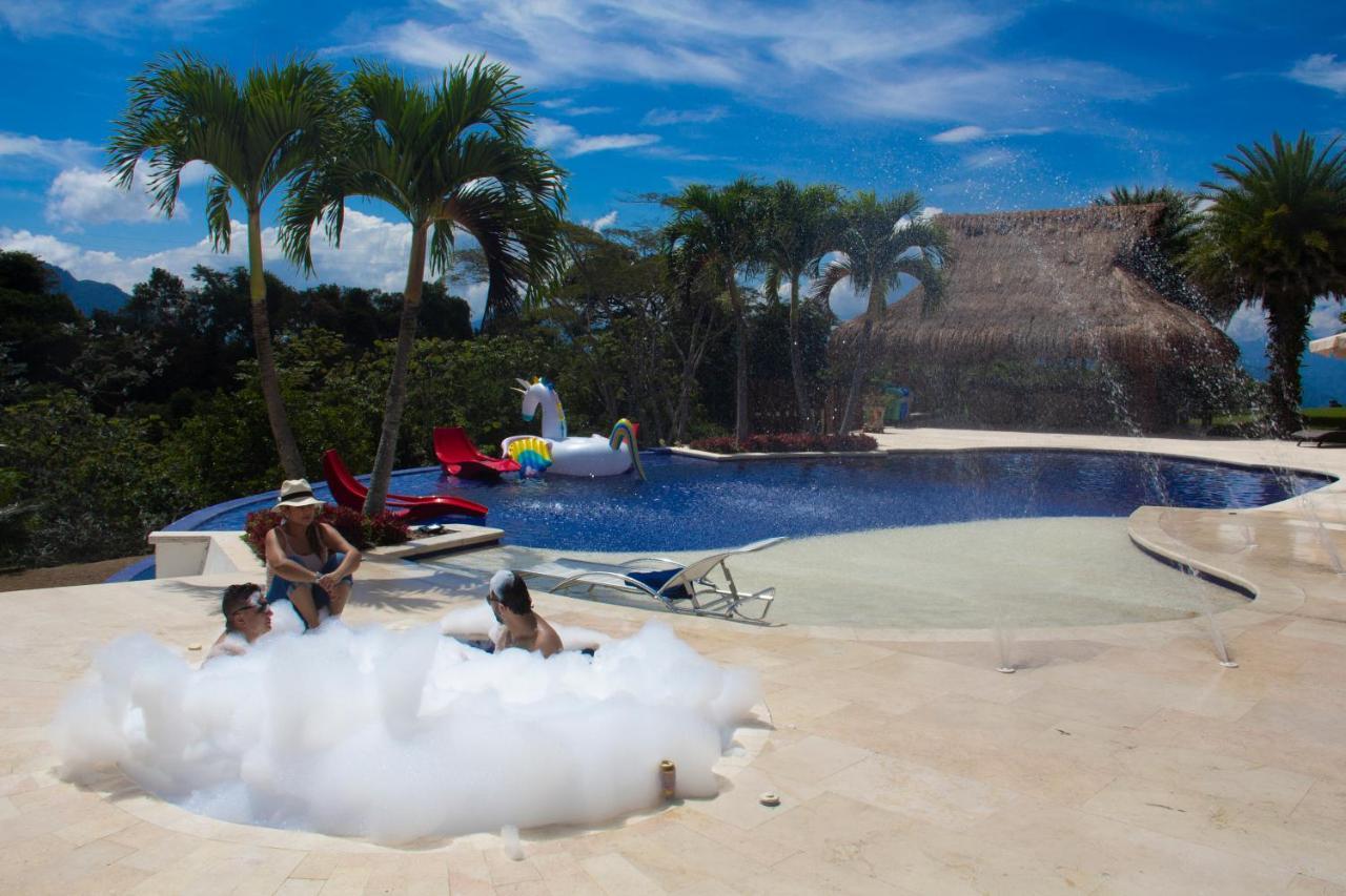 La Divisa Finca Hotel *