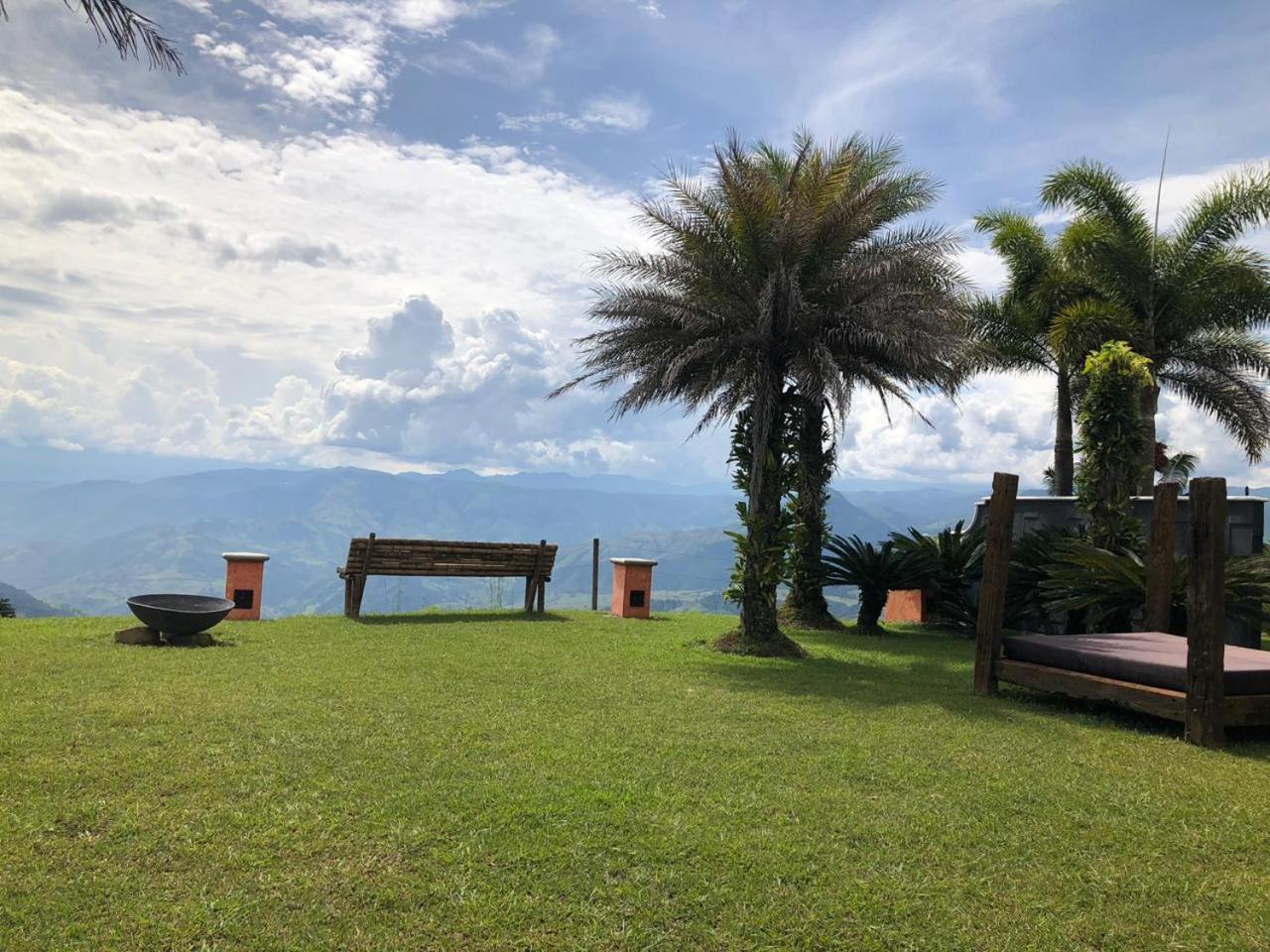 Hotel La Divisa Finca *