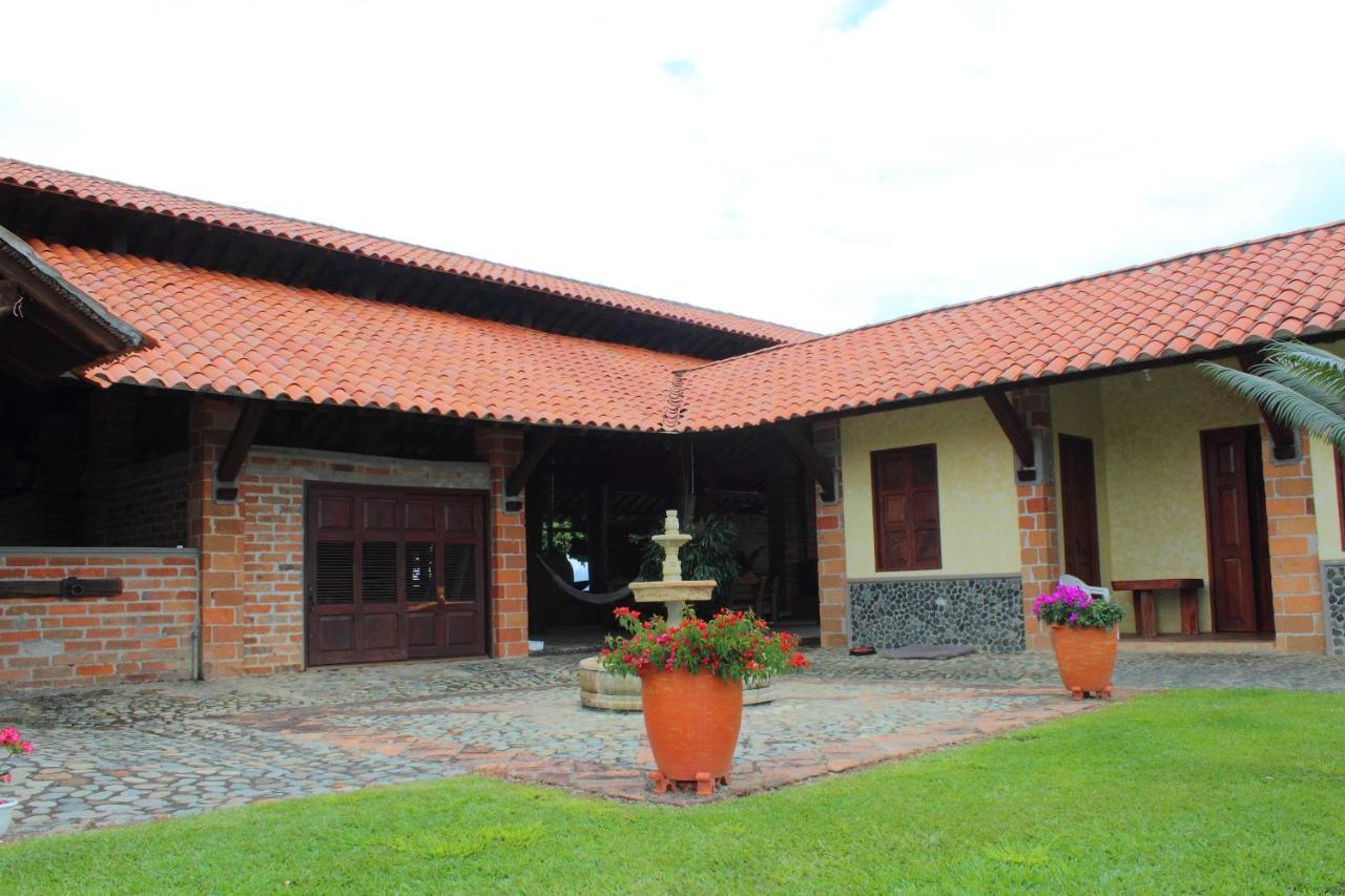 La Divisa Finca * Medellín
