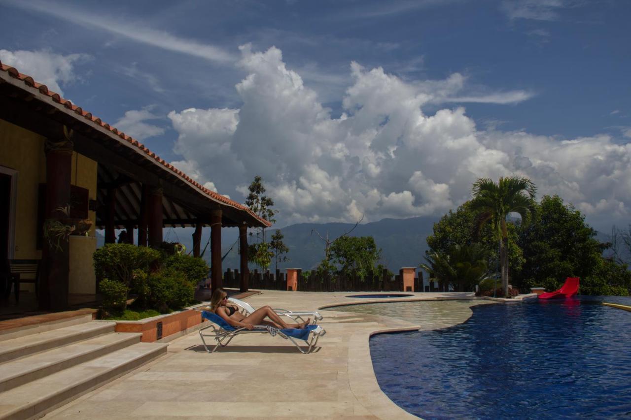 La Divisa Finca *