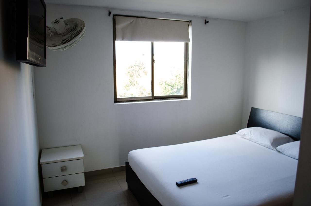 Acropolis Hotel *
