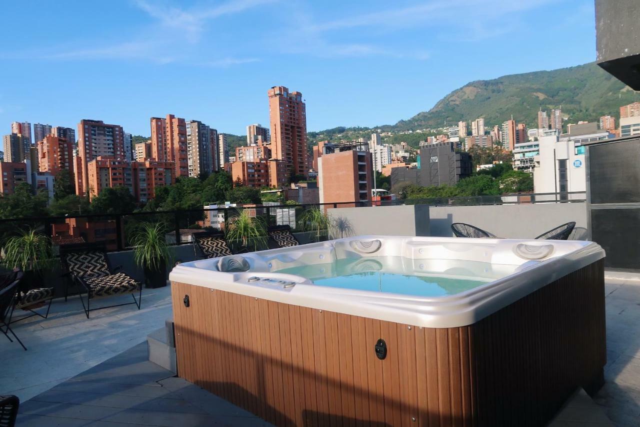 Dix Hotel 4*