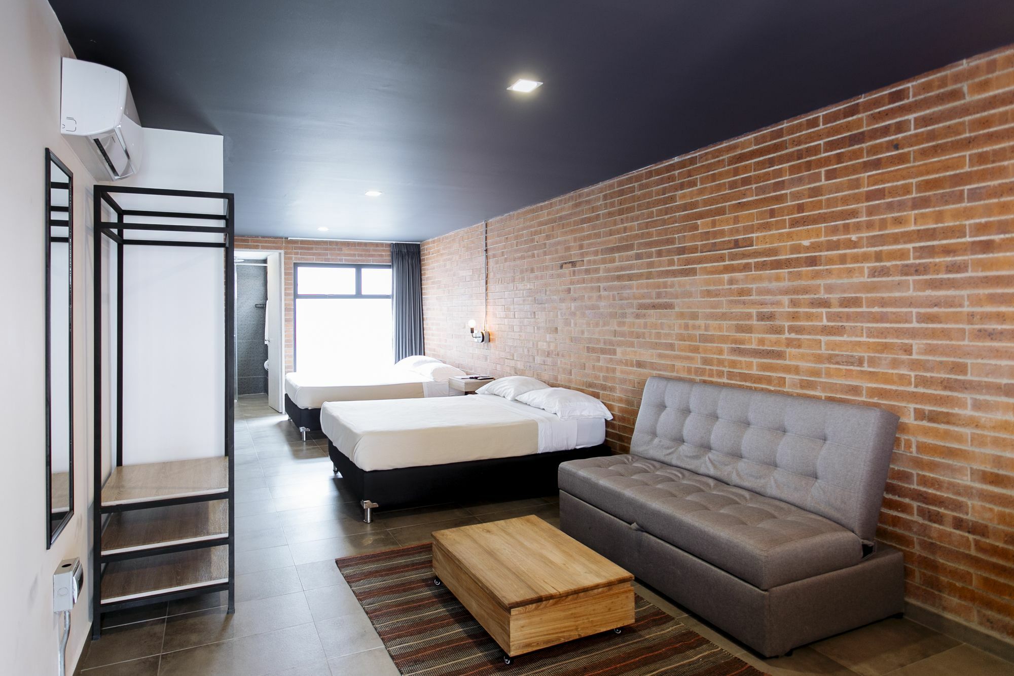 Soy Local Apartahotel