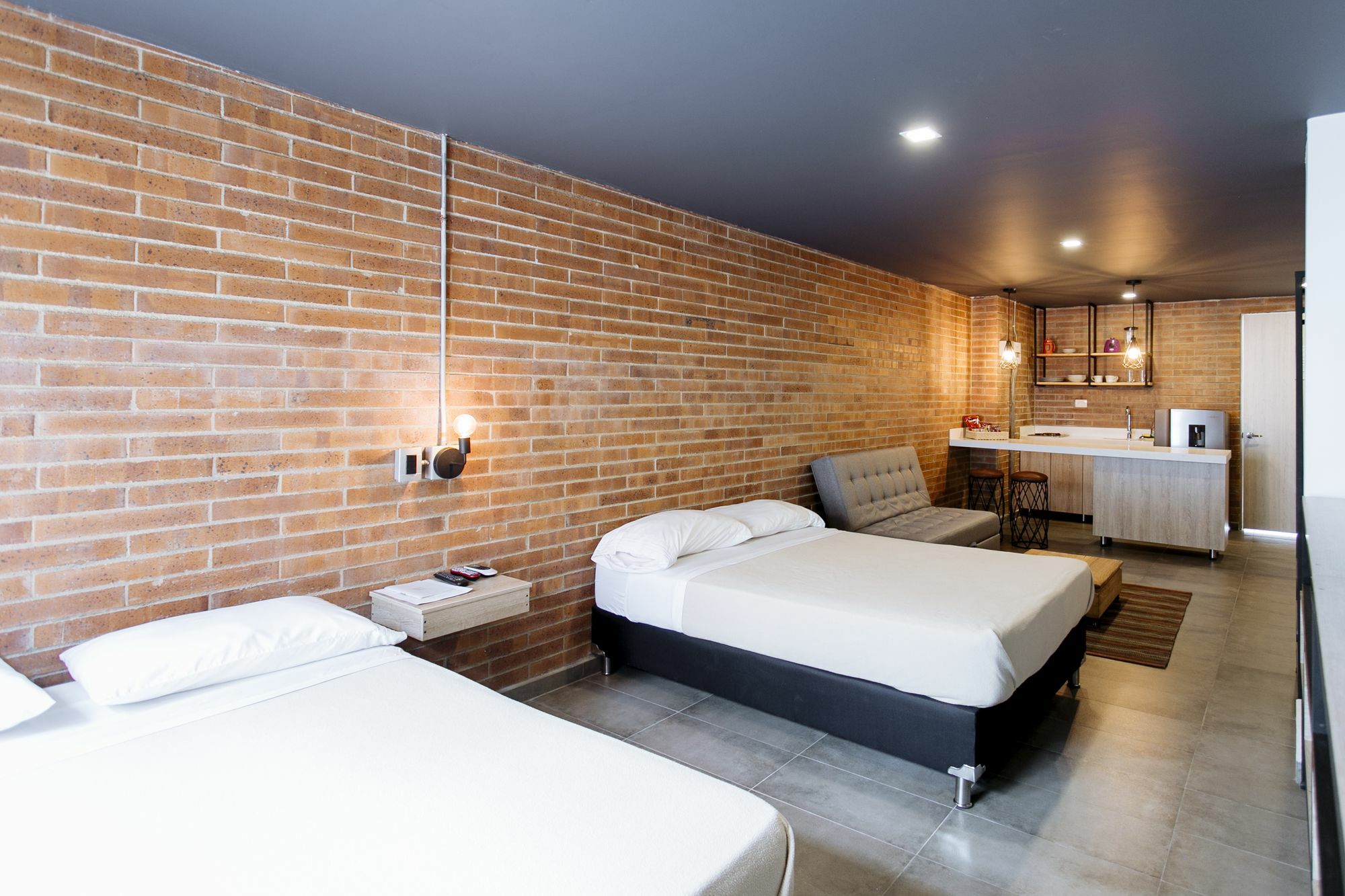 Soy Local Apartahotel 3*