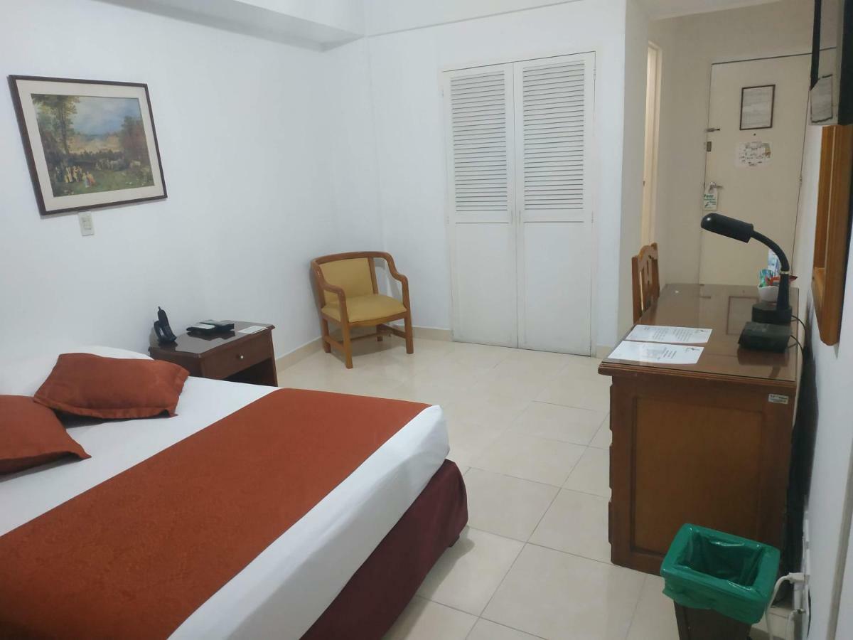 Hotel Laureles 70 3*