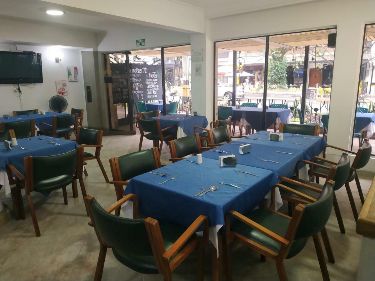 Laureles 70 3*