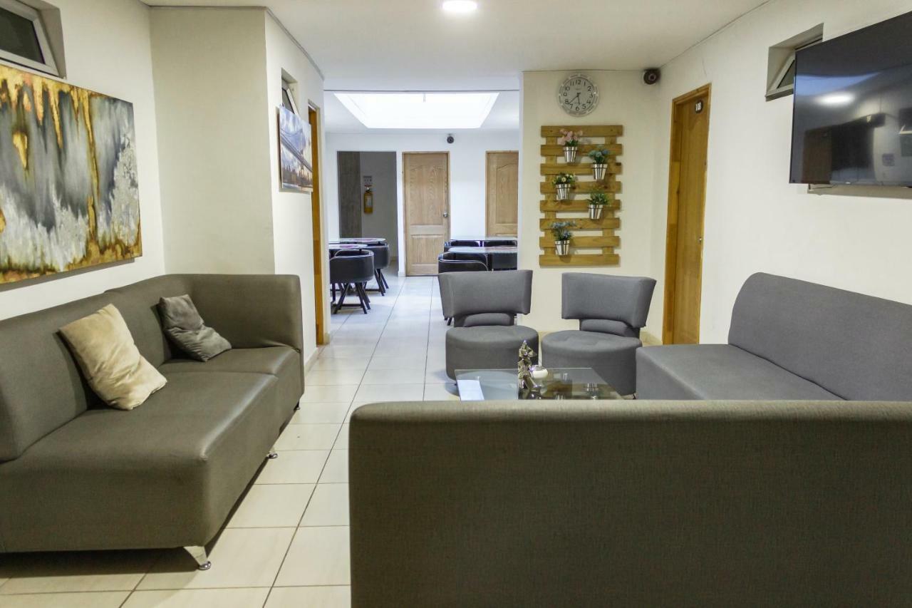 Hotel Ayenda 1244 California.