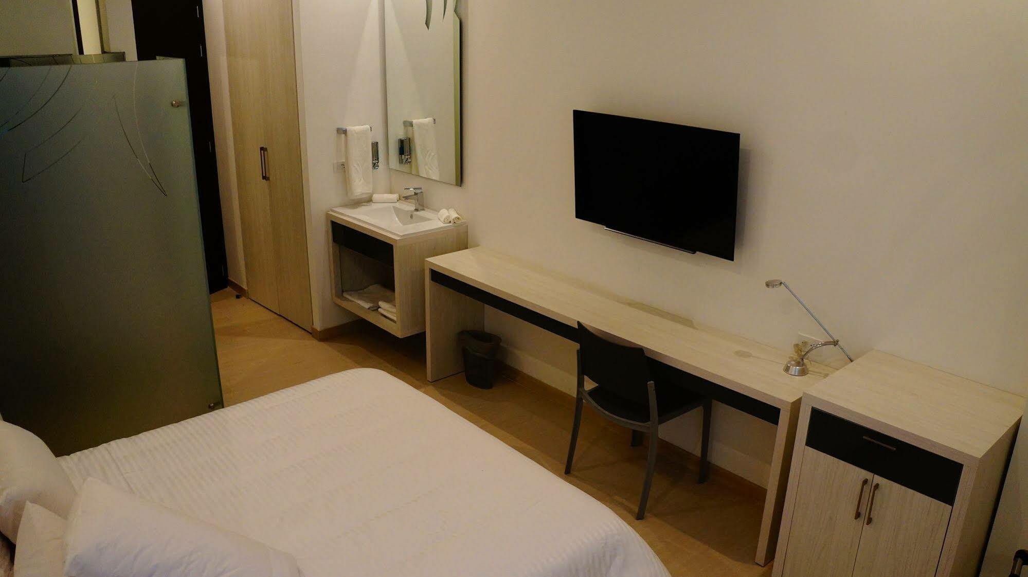Dix Hotel 4*