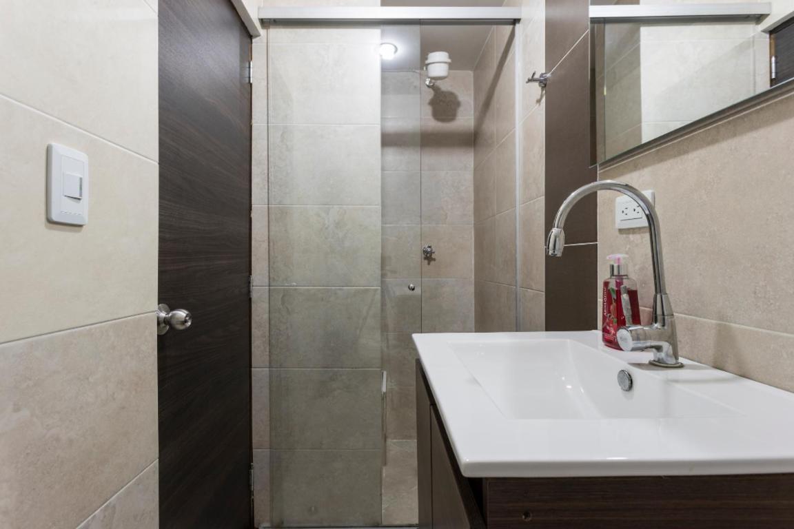 Apartamento Apartastudio Calasanz- Cerca Estación Metro Floresta Medellín