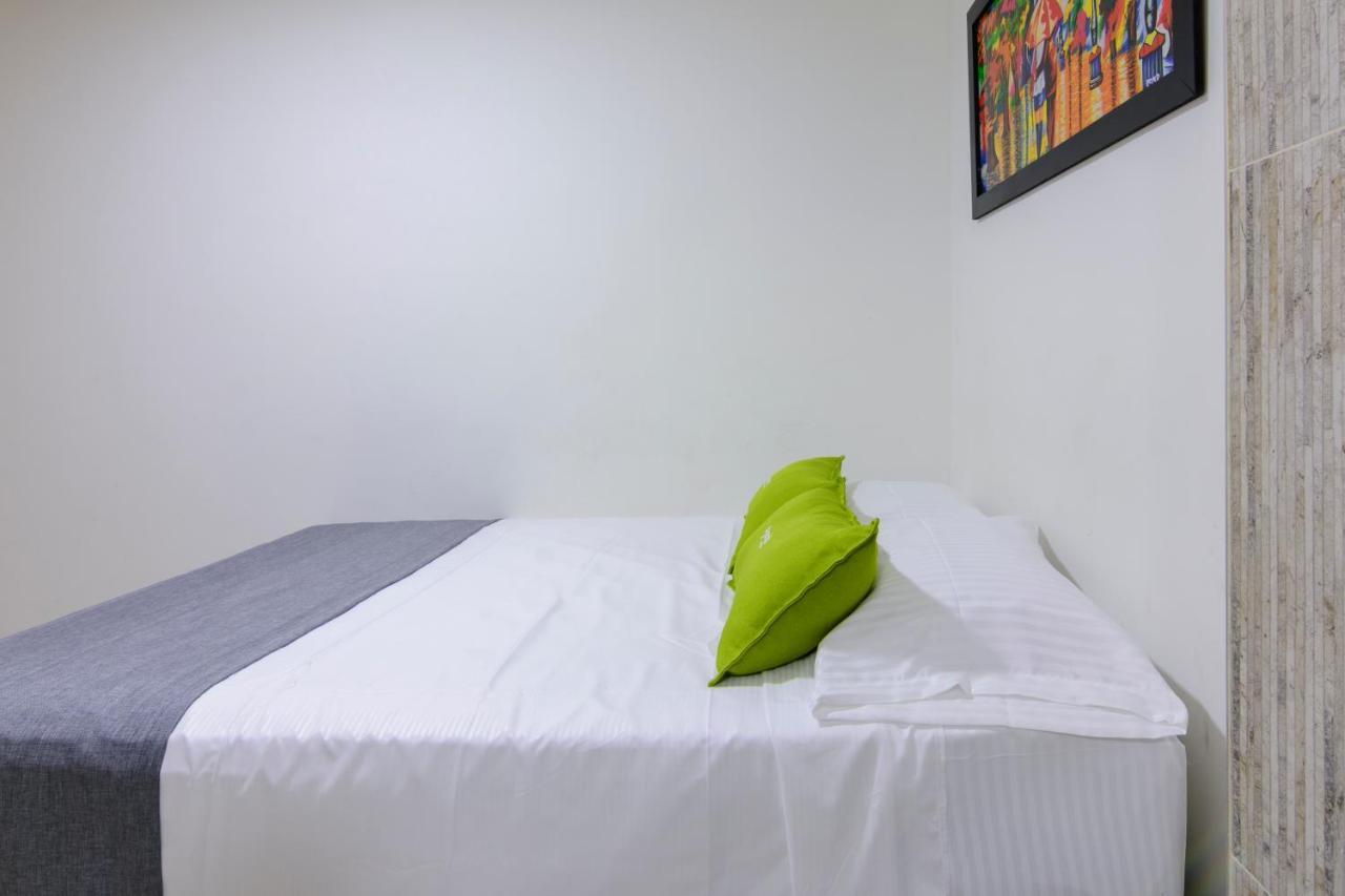 Hotel Ayenda 1244 California.