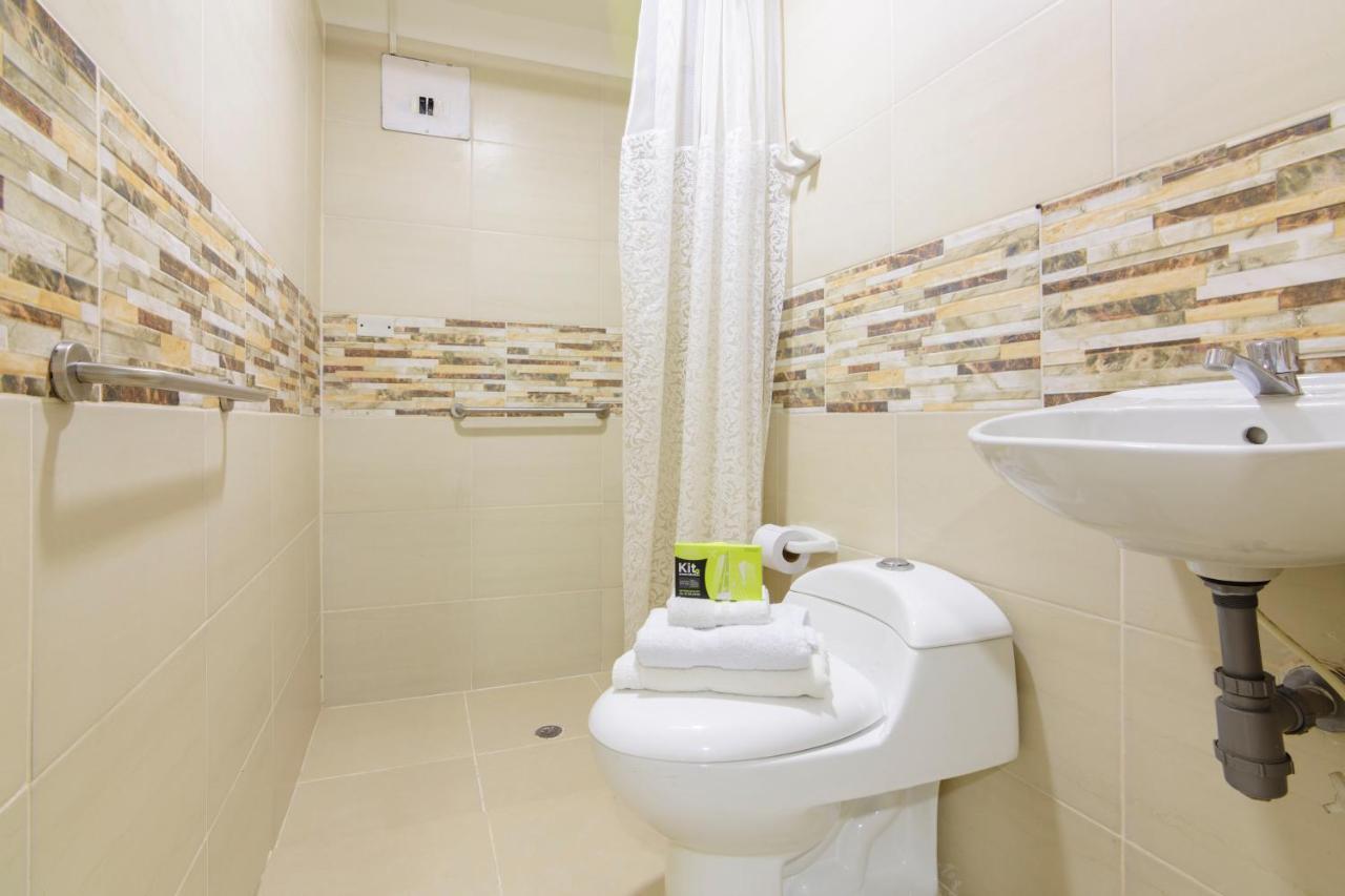 Hotel Ayenda 1244 California.