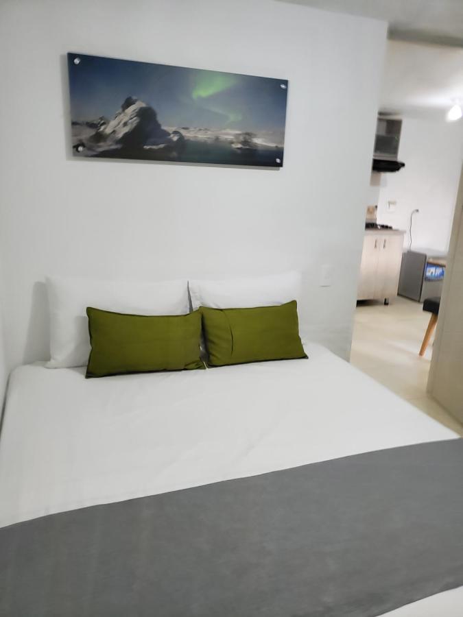 13 Trece Aparta Hotel 3*