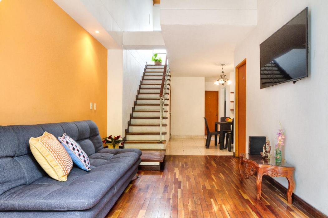 Holiday home Casa Entera-cerca A Mall La Y Estacion De Tranvia
