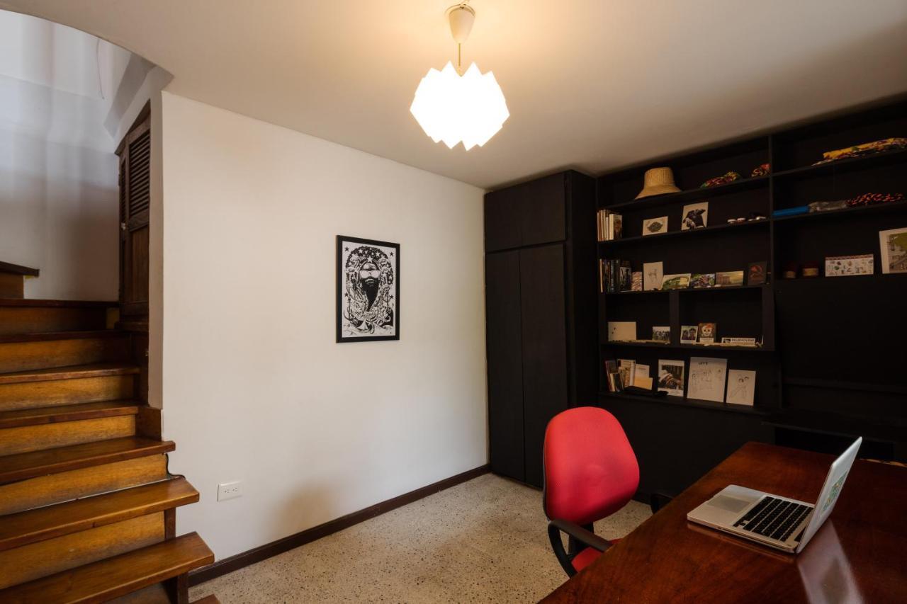 Lodge Colonial In Laureles