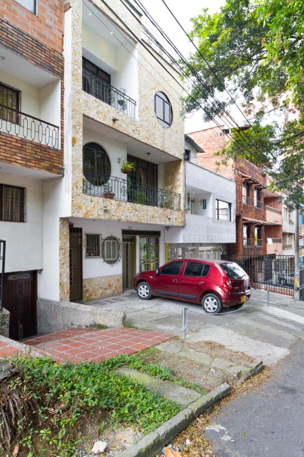 Casa Entera-cerca A Mall La Y Estacion De Tranvia Medellin