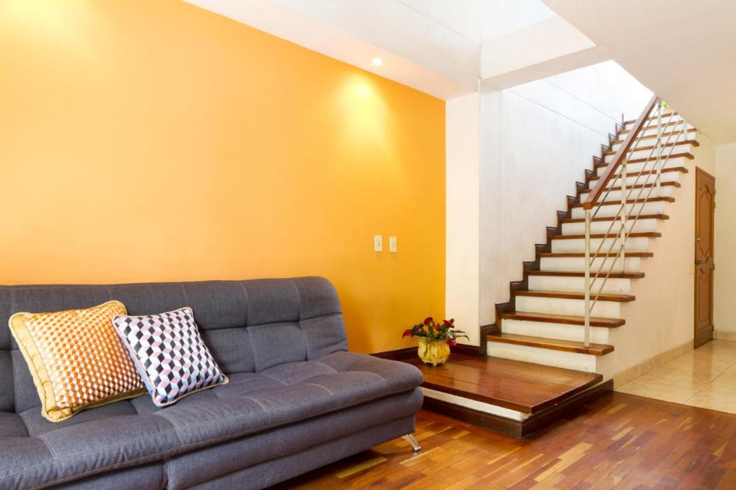 Holiday home Casa Entera-cerca A Mall La Y Estacion De Tranvia *