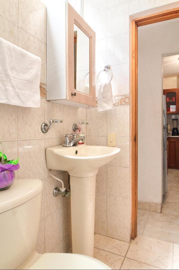 Holiday home Casa Entera-cerca A Mall La Y Estacion De Tranvia *