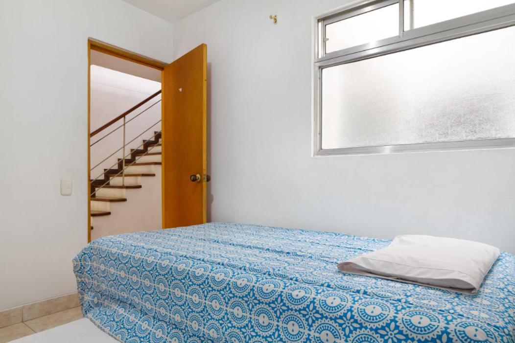 Holiday home Casa Entera-cerca A Mall La Y Estacion De Tranvia *