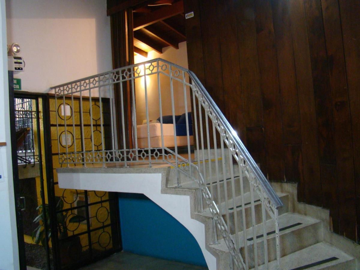 Yellow House Hostel Medellin