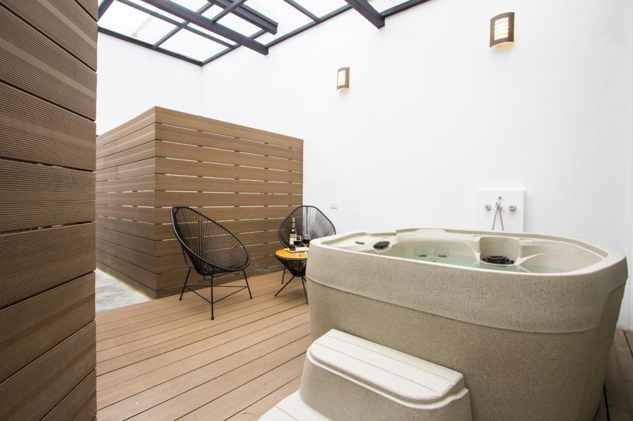 Laureles Suites By Lifeafar