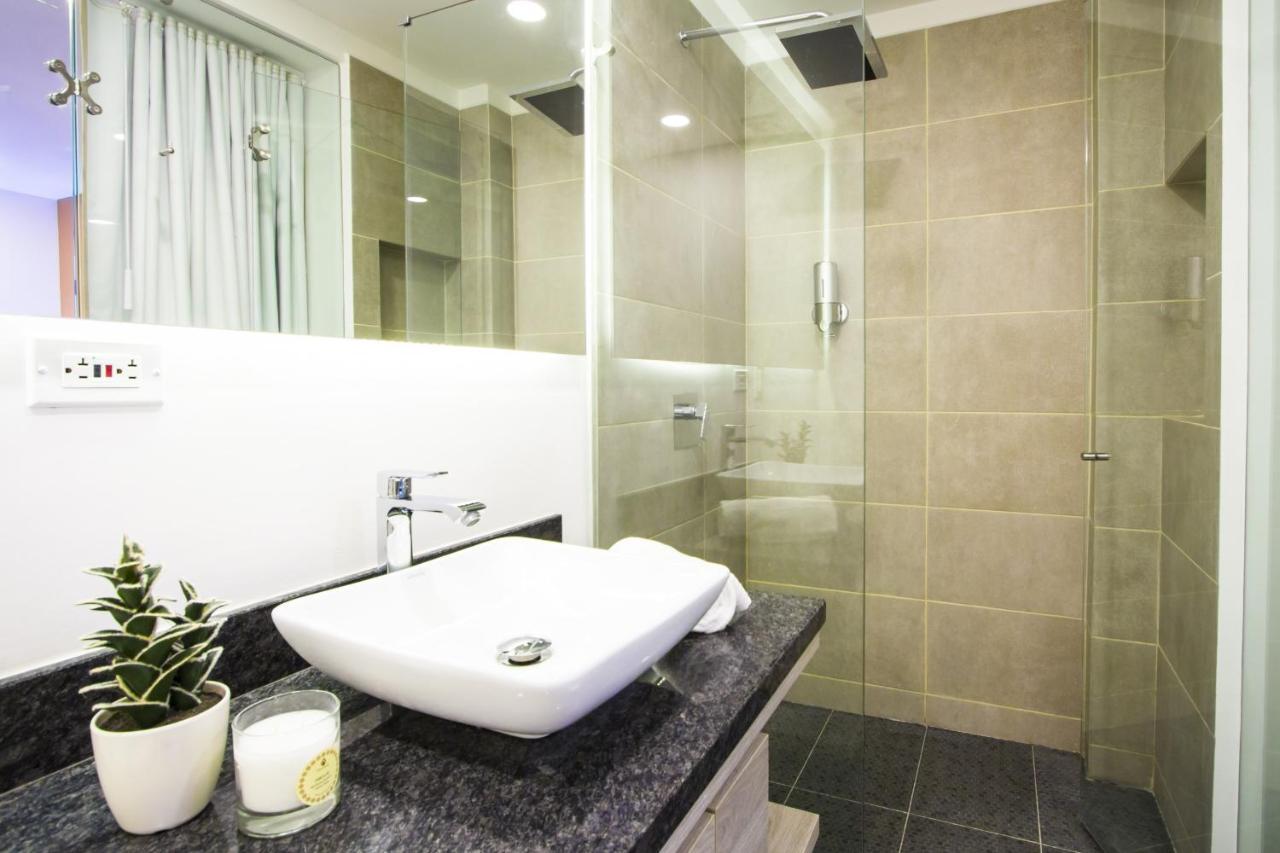 Laureles Suites By Lifeafar *