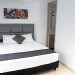 13 Trece Aparta Hotel